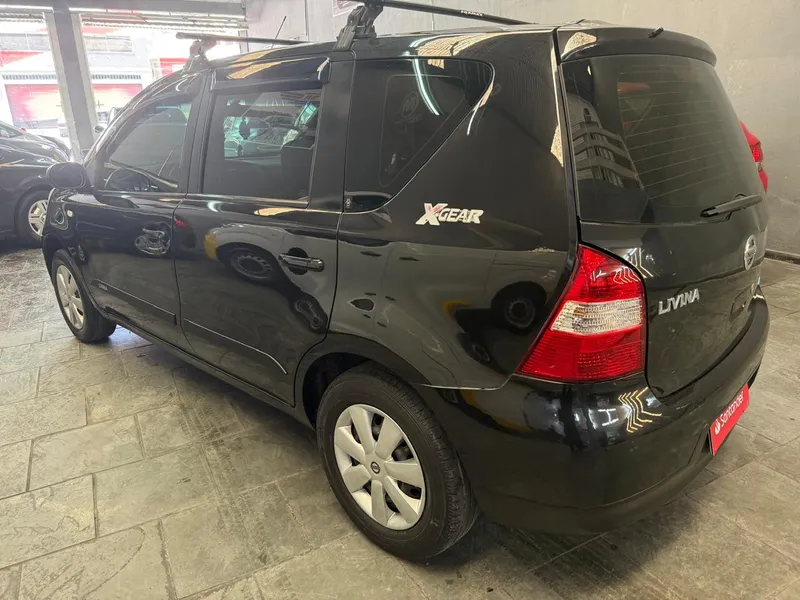 Nissan Livina Preto