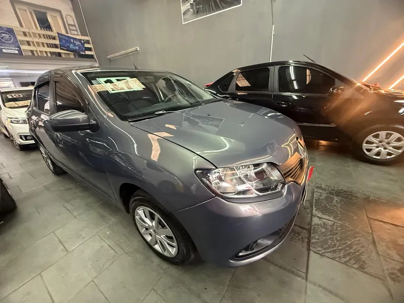 Renault Logan Cinza