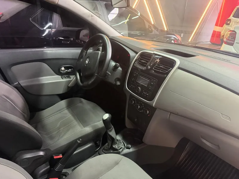Renault Logan Cinza