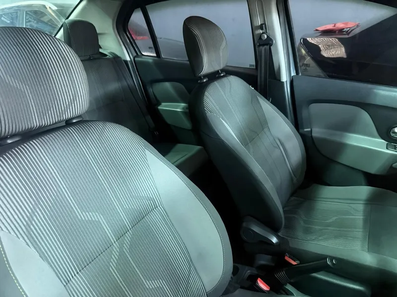 Renault Logan Cinza