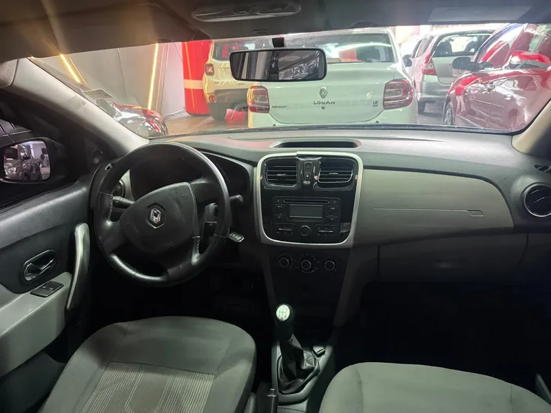 Renault Logan Cinza