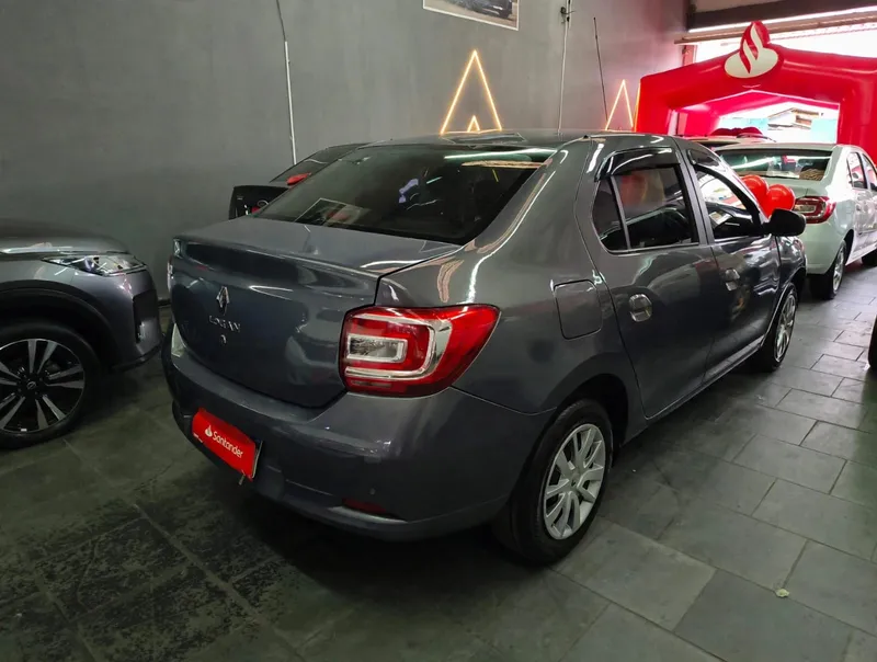 Renault Logan Cinza