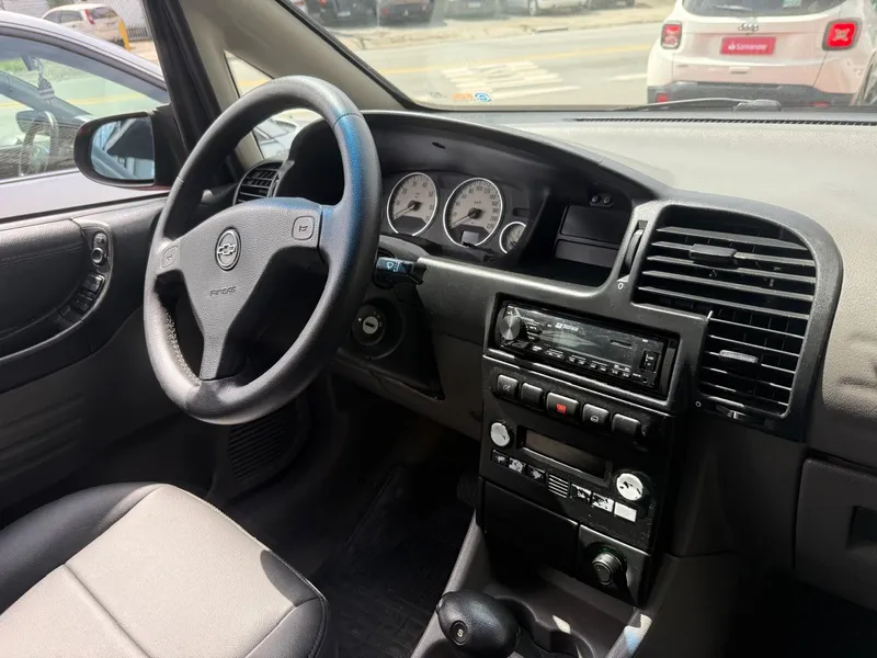 Chevrolet Zafira Cinza