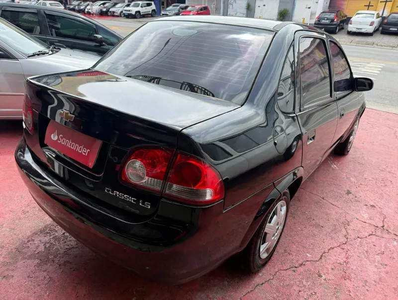 Chevrolet Classic Preto