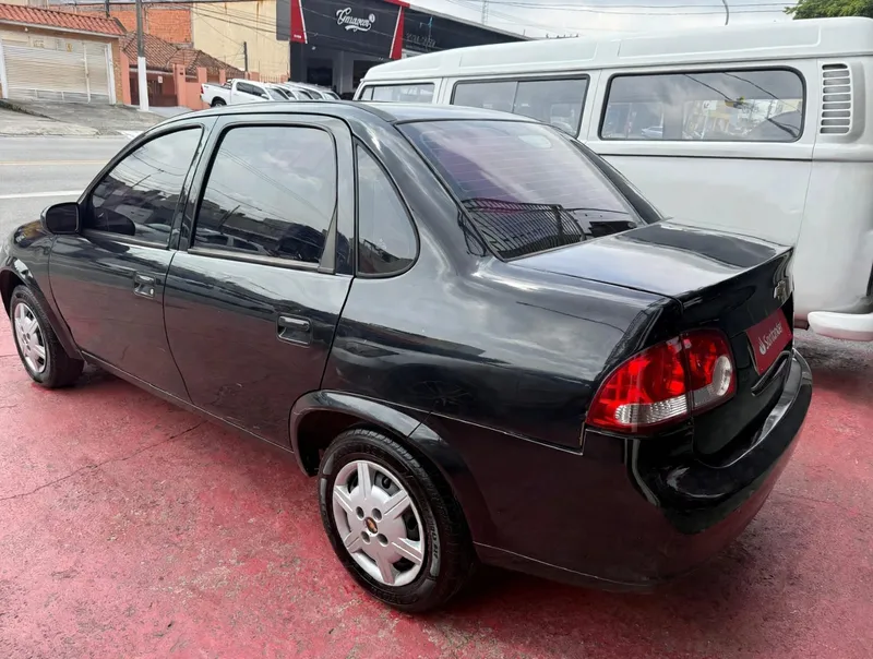 Chevrolet Classic Preto