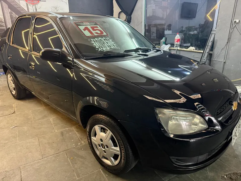 Chevrolet Classic Preto