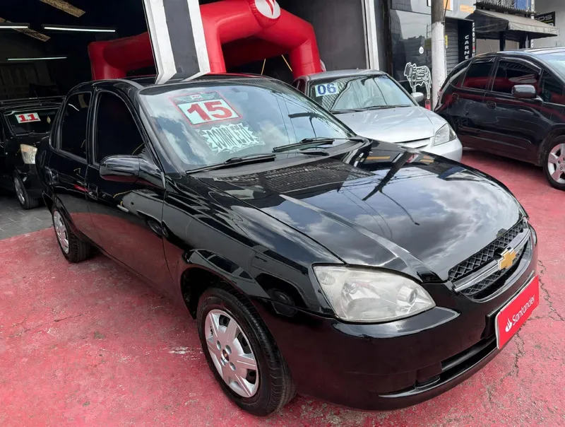Chevrolet Classic Preto