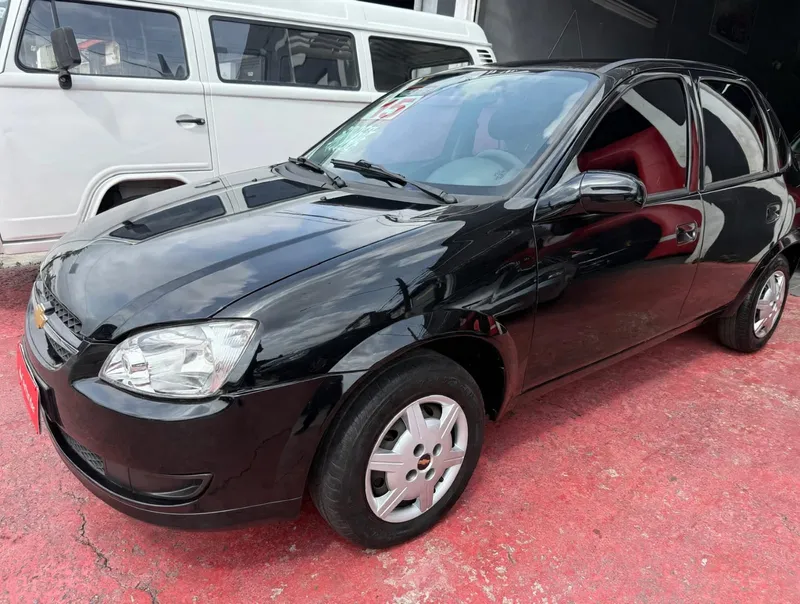 Chevrolet Classic Preto
