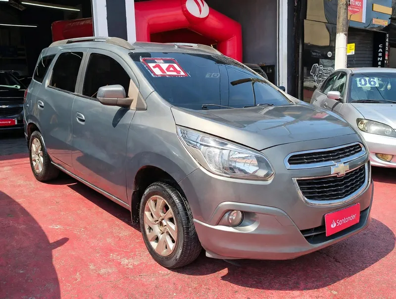 Chevrolet Spin Cinza