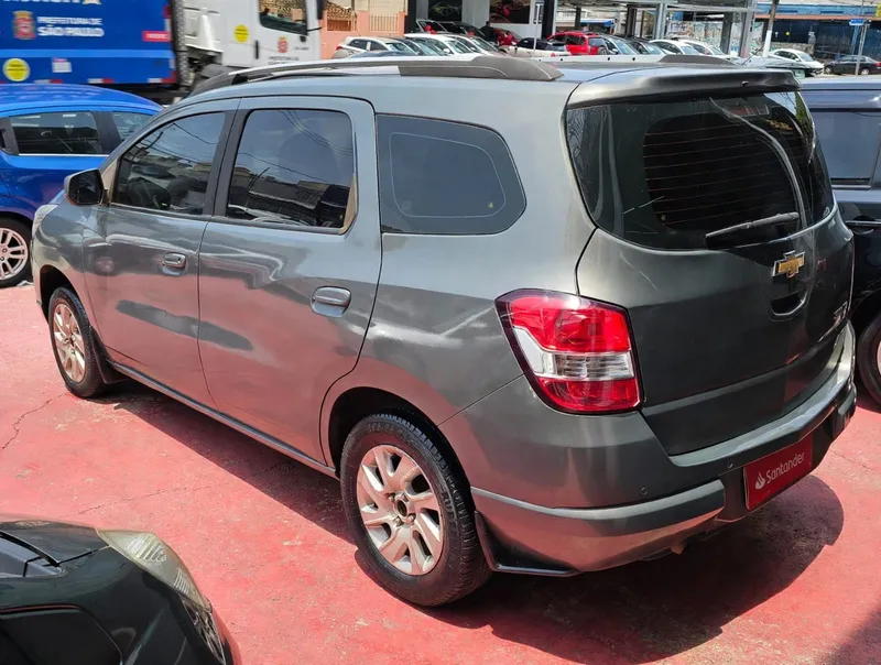 Chevrolet Spin Cinza