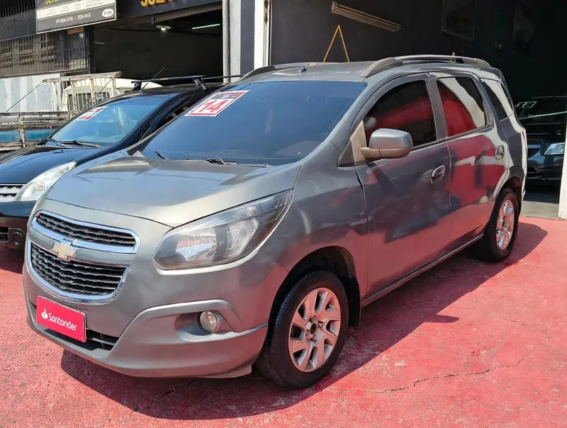 Chevrolet Spin Cinza