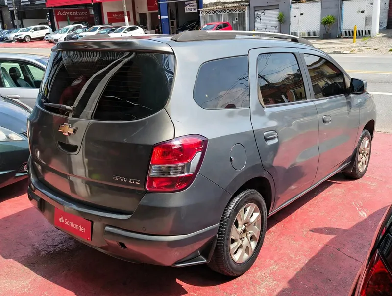 Chevrolet Spin Cinza
