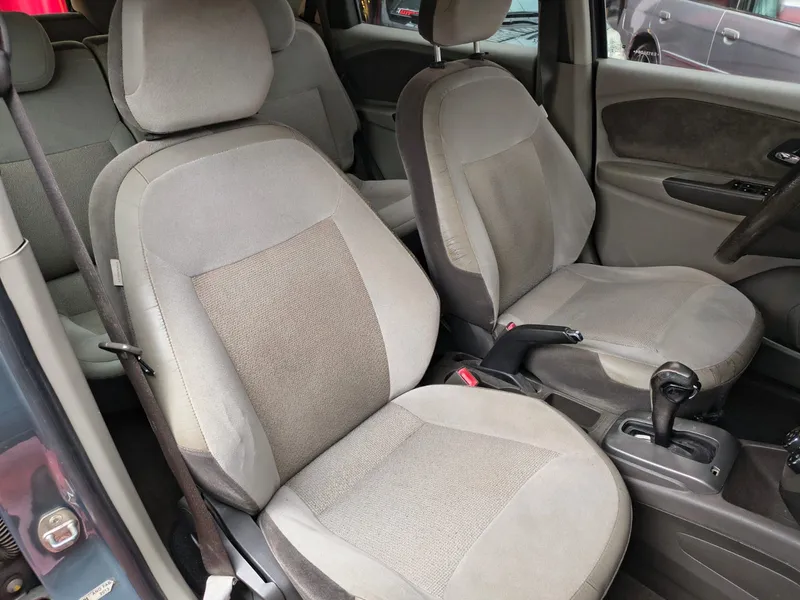 Chevrolet Spin Cinza