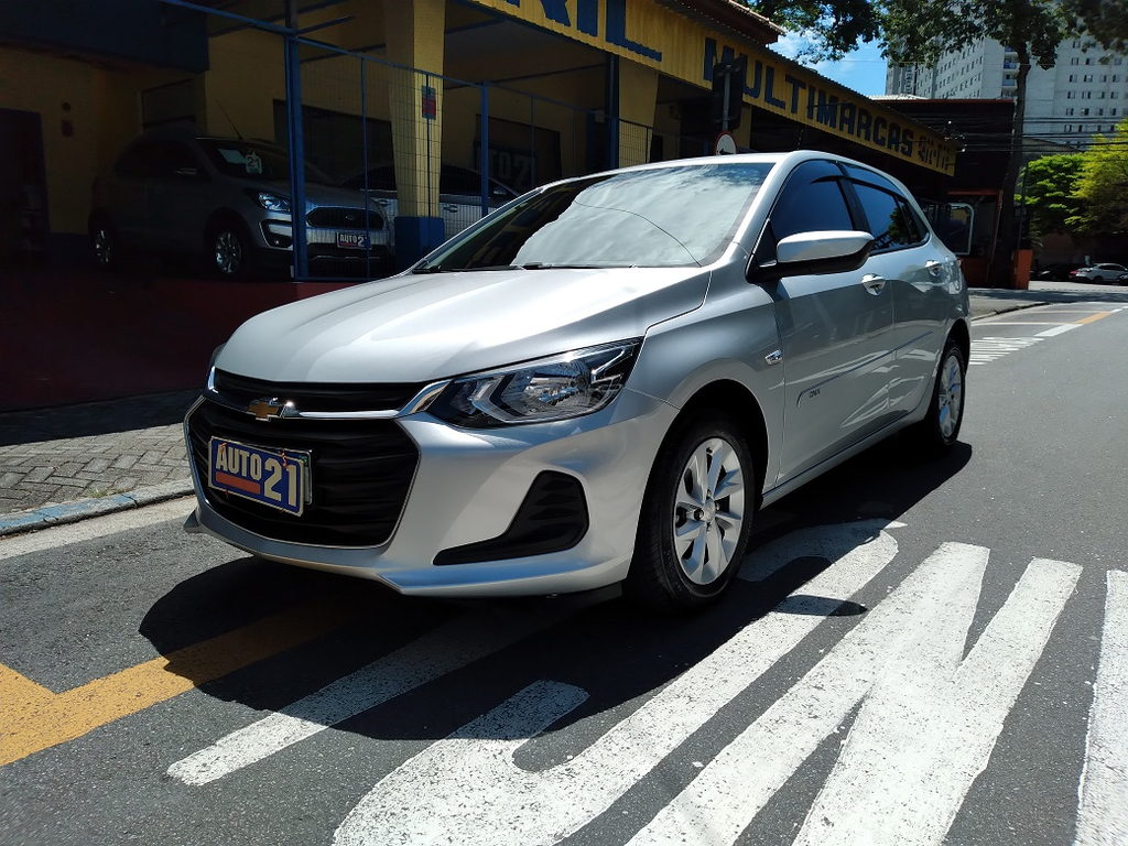 Chevrolet Onix Prata