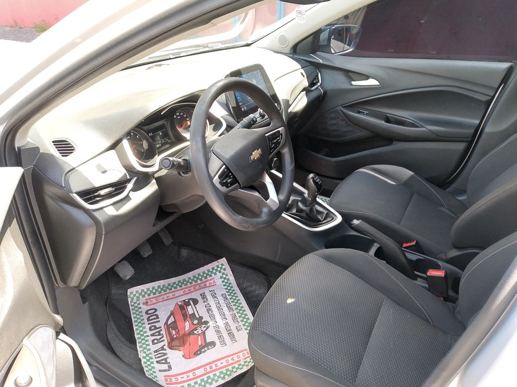 Chevrolet Onix Prata