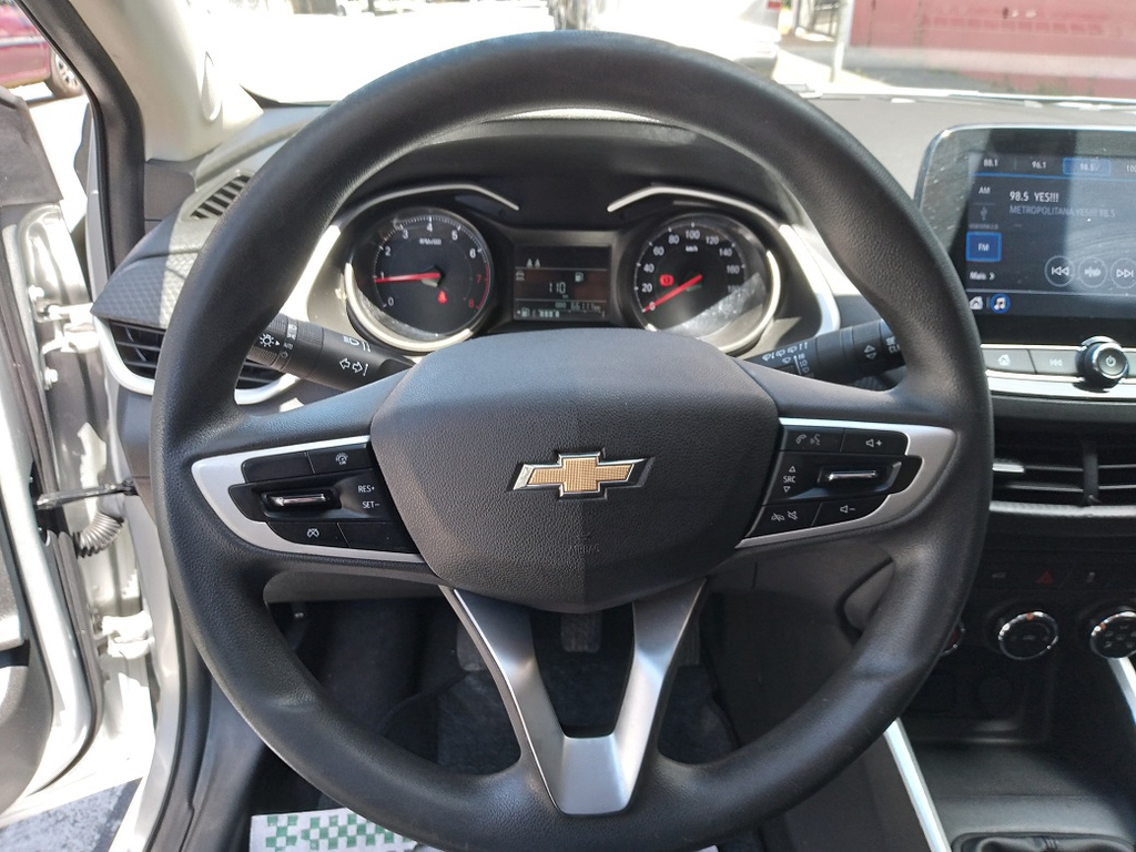 Chevrolet Onix Prata