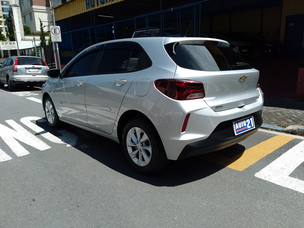 Chevrolet Onix Prata