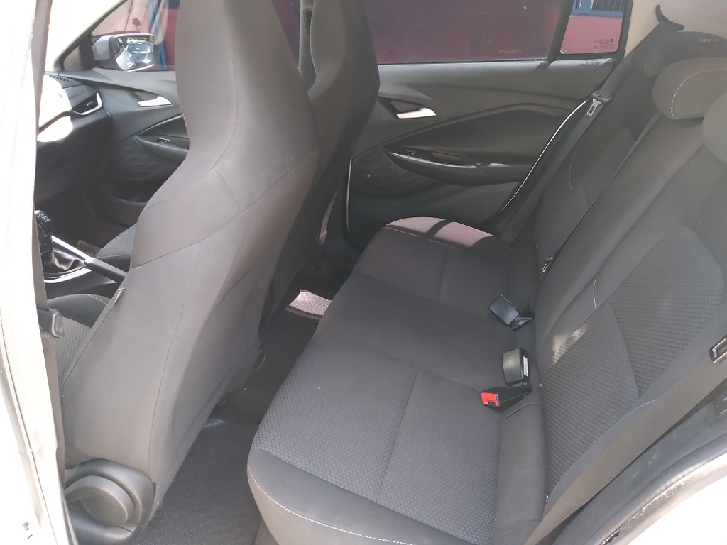 Chevrolet Onix Prata