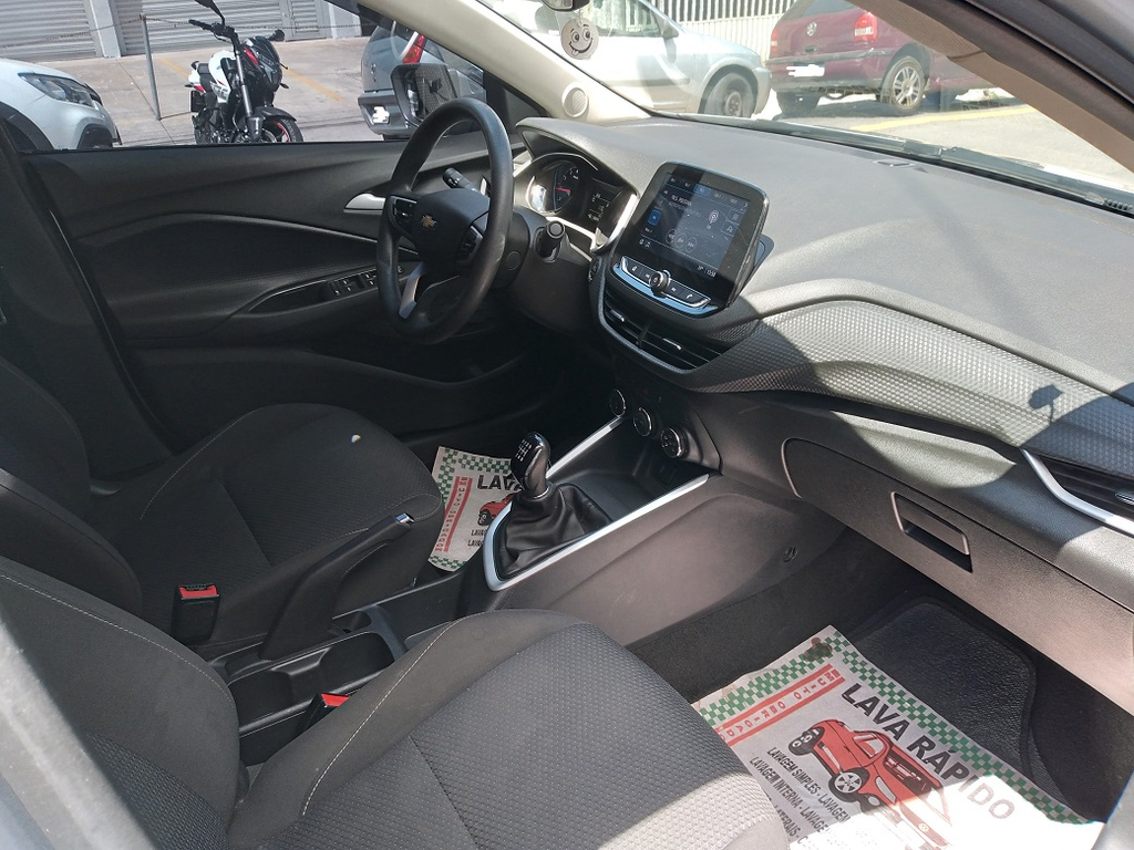 Chevrolet Onix Prata