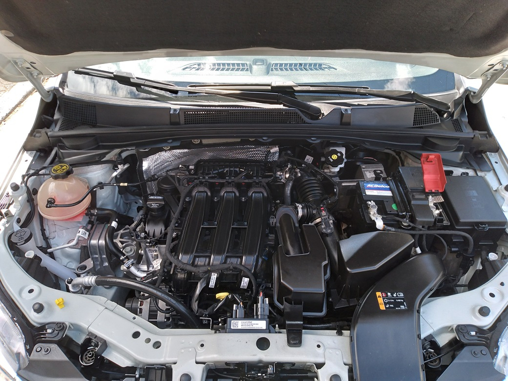 Chevrolet Onix Prata