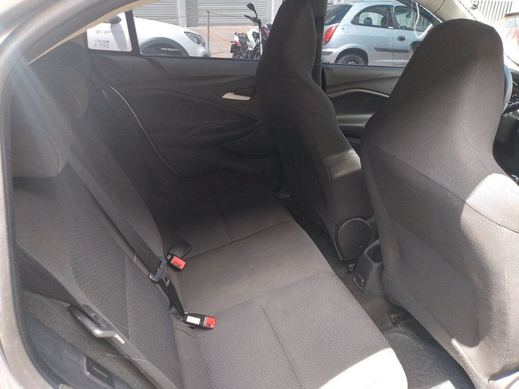 Chevrolet Onix Prata