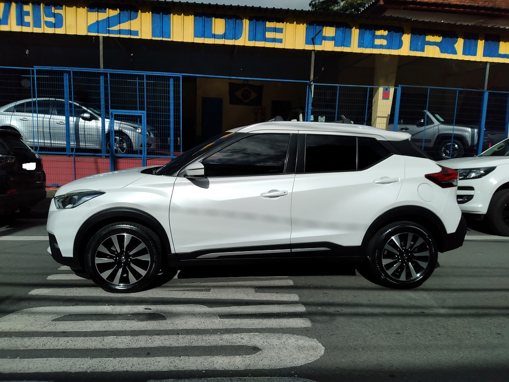 Nissan Kicks Branco
