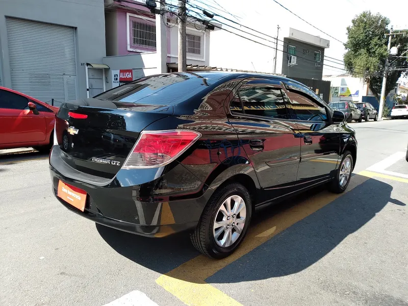 Chevrolet Prisma Preto