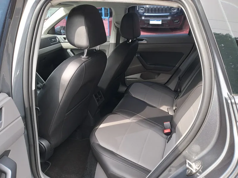 Volkswagen Polo Cinza