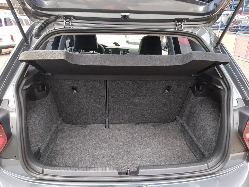 Volkswagen Polo Cinza