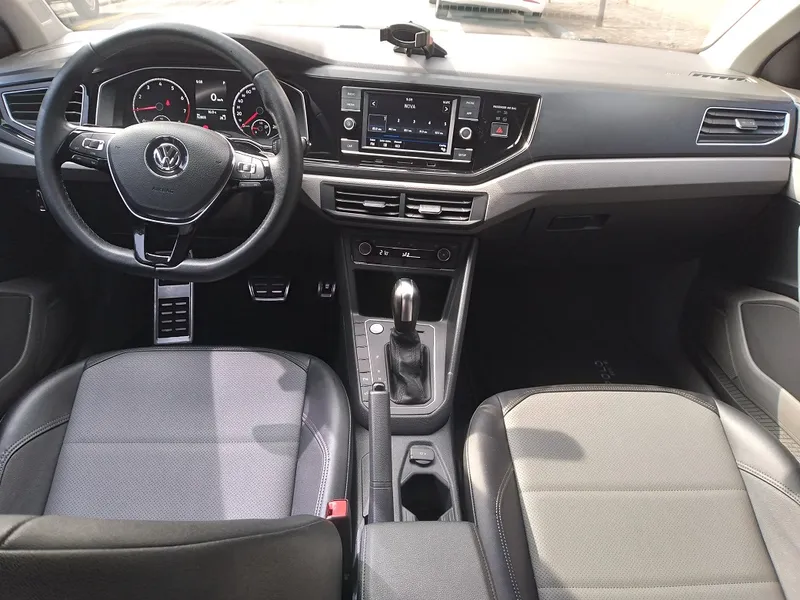 Volkswagen Polo Cinza