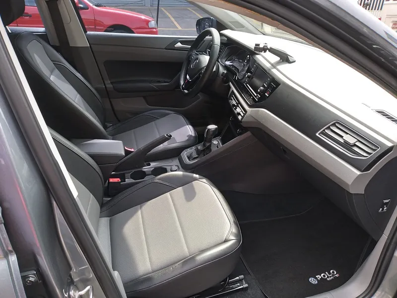 Volkswagen Polo Cinza