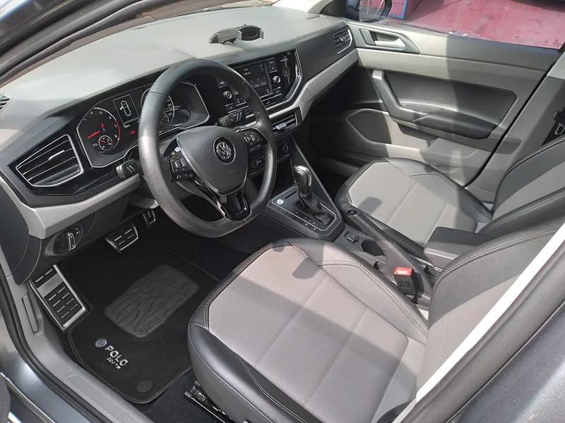 Volkswagen Polo Cinza