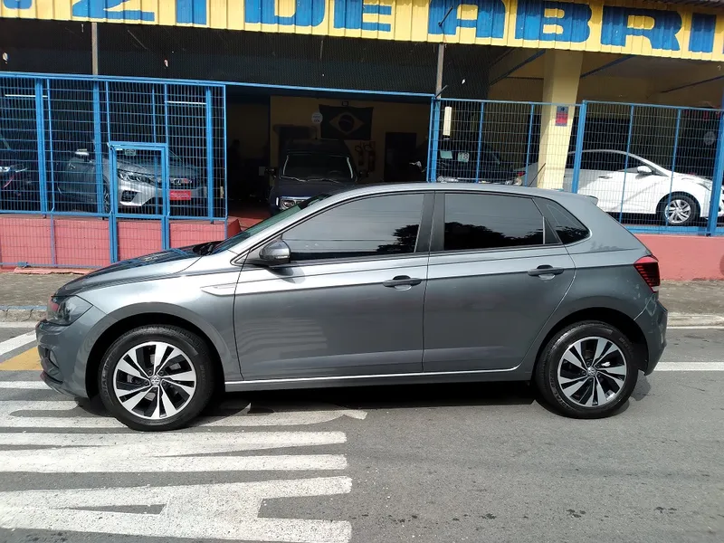 Volkswagen Polo Cinza