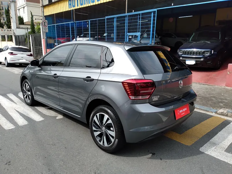 Volkswagen Polo Cinza