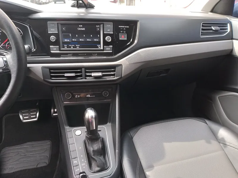 Volkswagen Polo Cinza