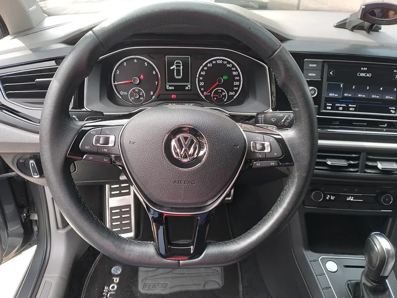 Volkswagen Polo Cinza