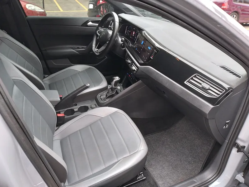 Volkswagen Nivus Cinza