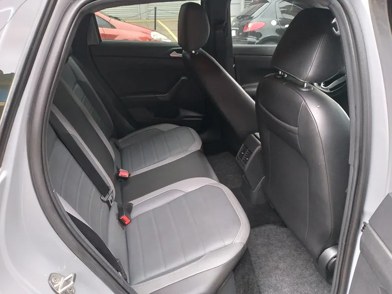 Volkswagen Nivus Cinza