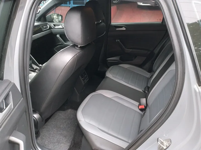 Volkswagen Nivus Cinza