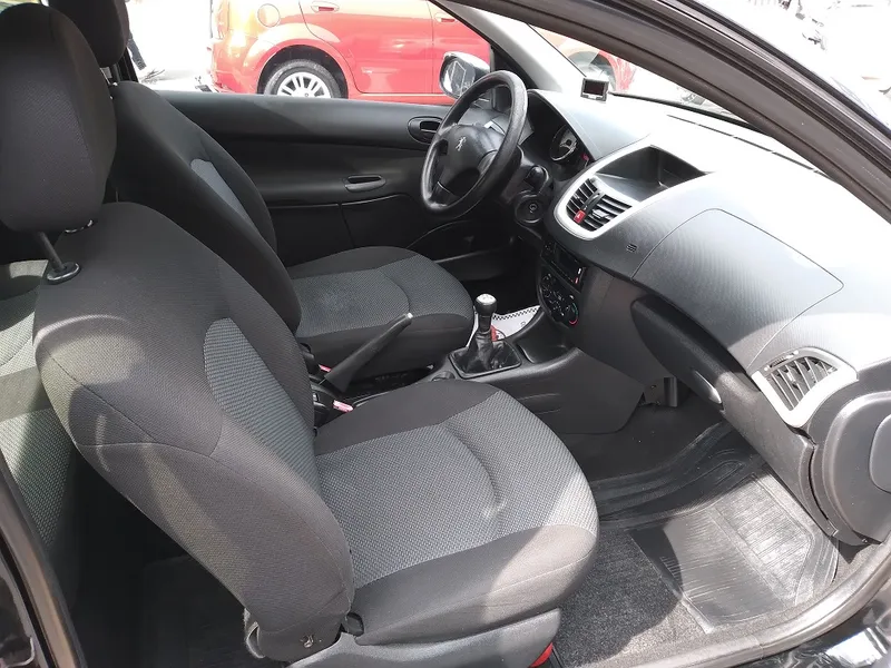 Peugeot 207 Preto