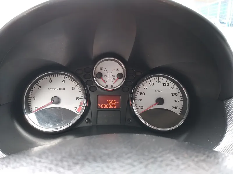 Peugeot 207 Preto