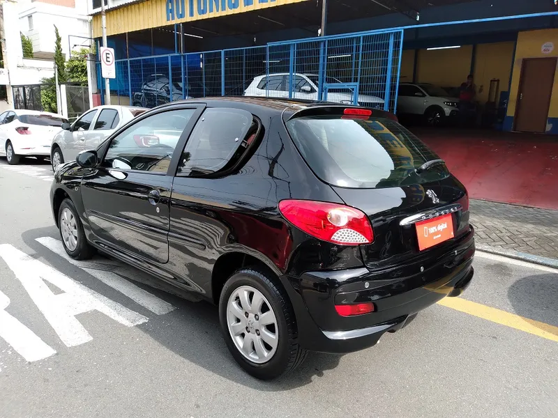 Peugeot 207 Preto