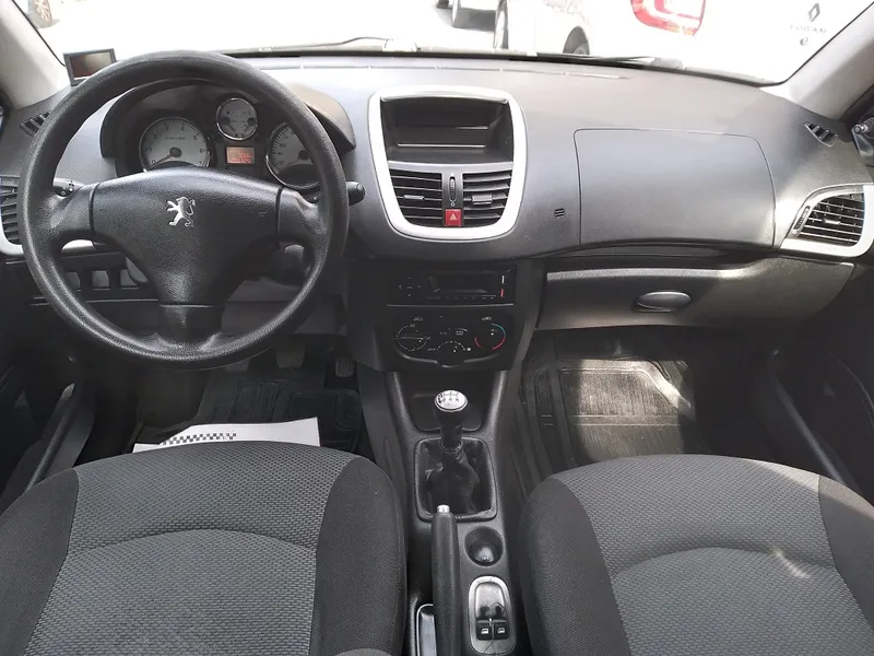Peugeot 207 Preto