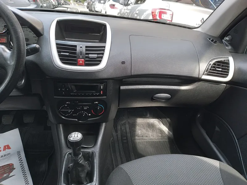 Peugeot 207 Preto
