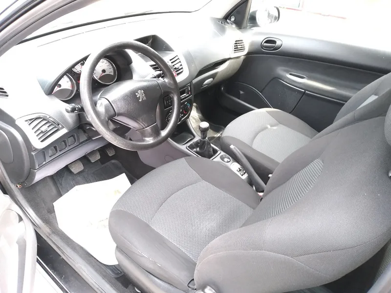 Peugeot 207 Preto