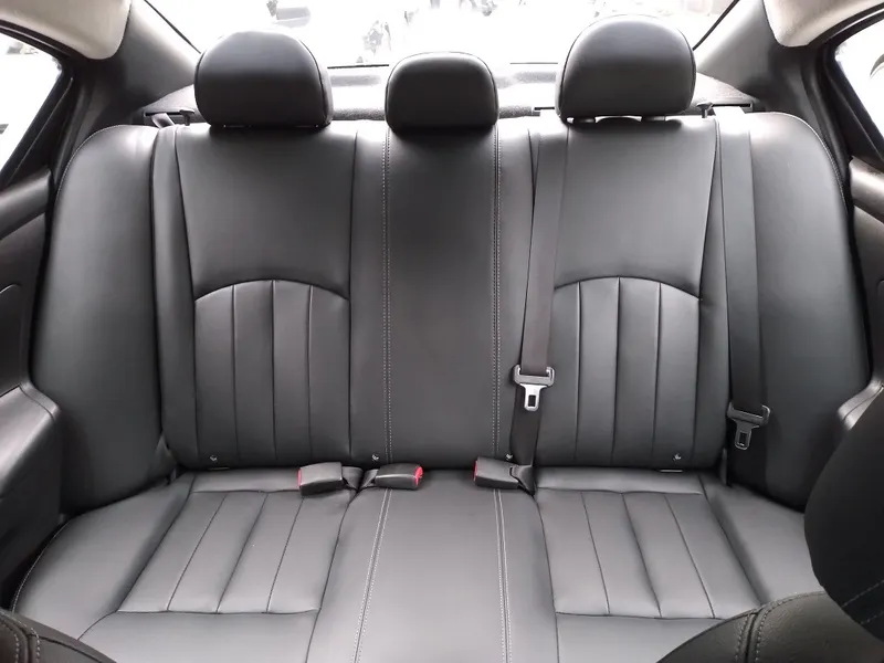 Nissan Versa Cinza