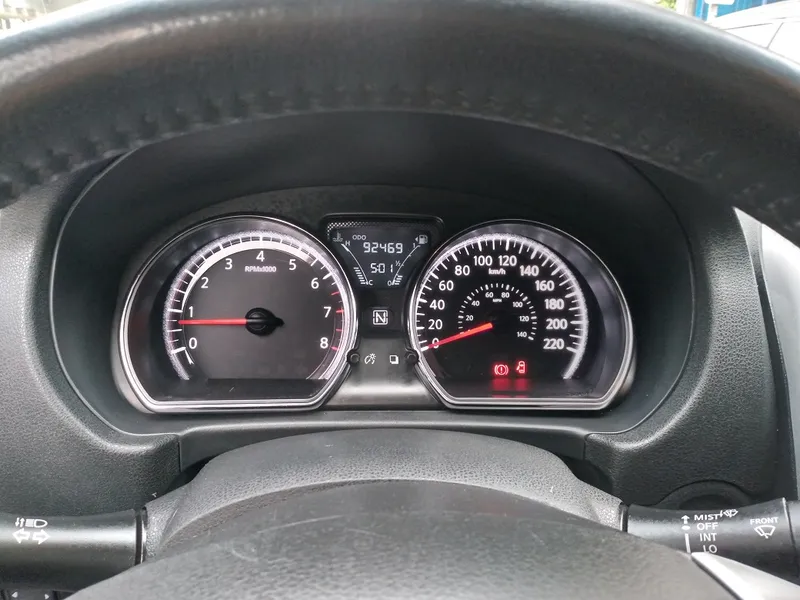 Nissan Versa Cinza