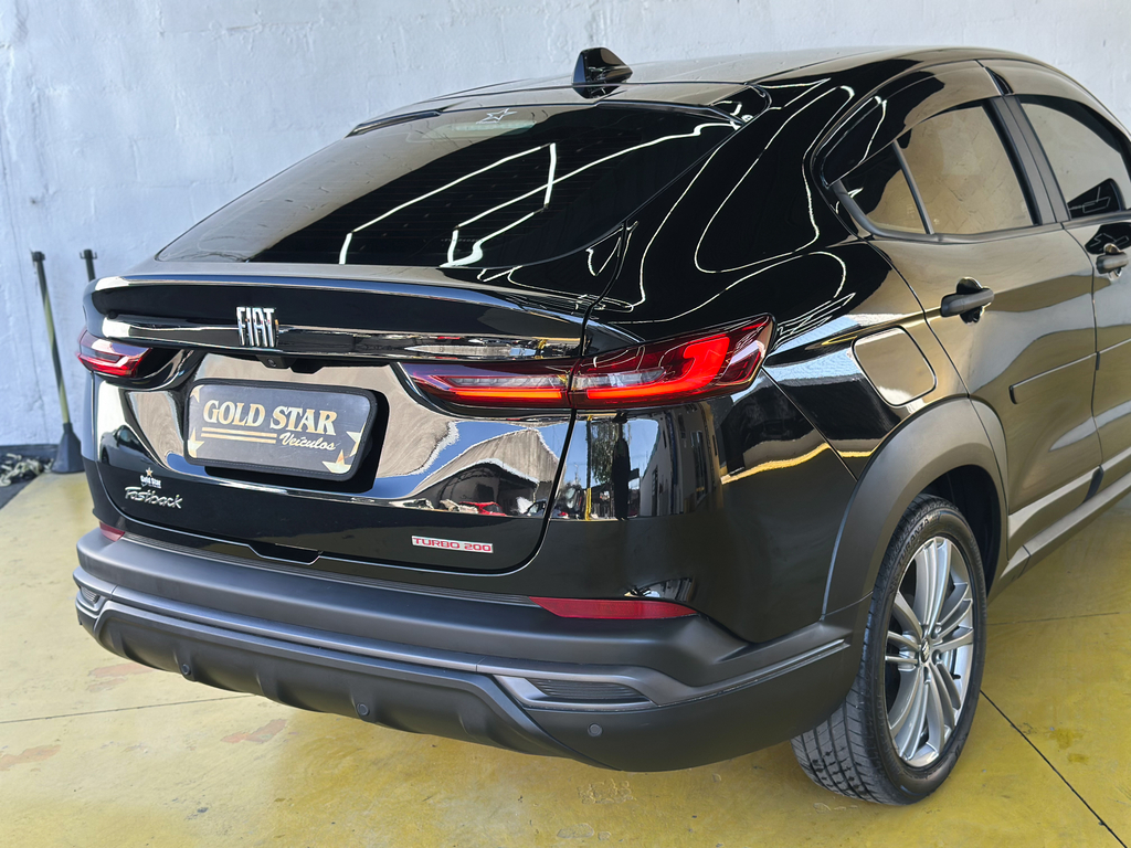 Fiat FASTBACK Preto