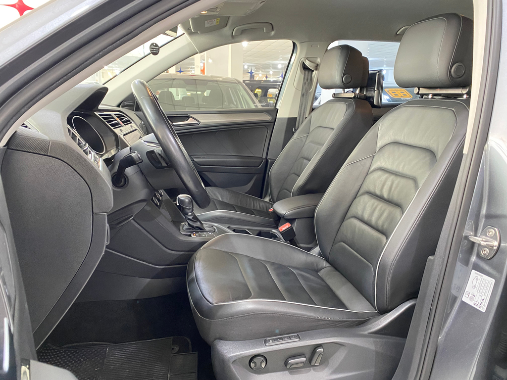 Volkswagen Tiguan Cinza