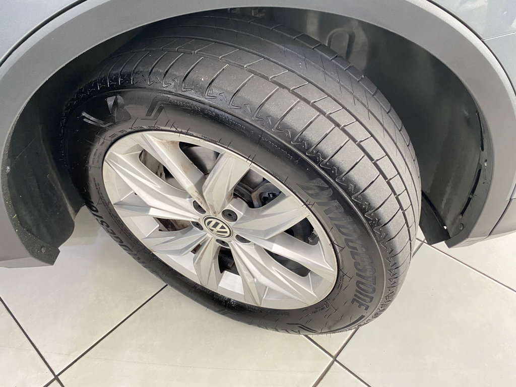Volkswagen Tiguan Cinza